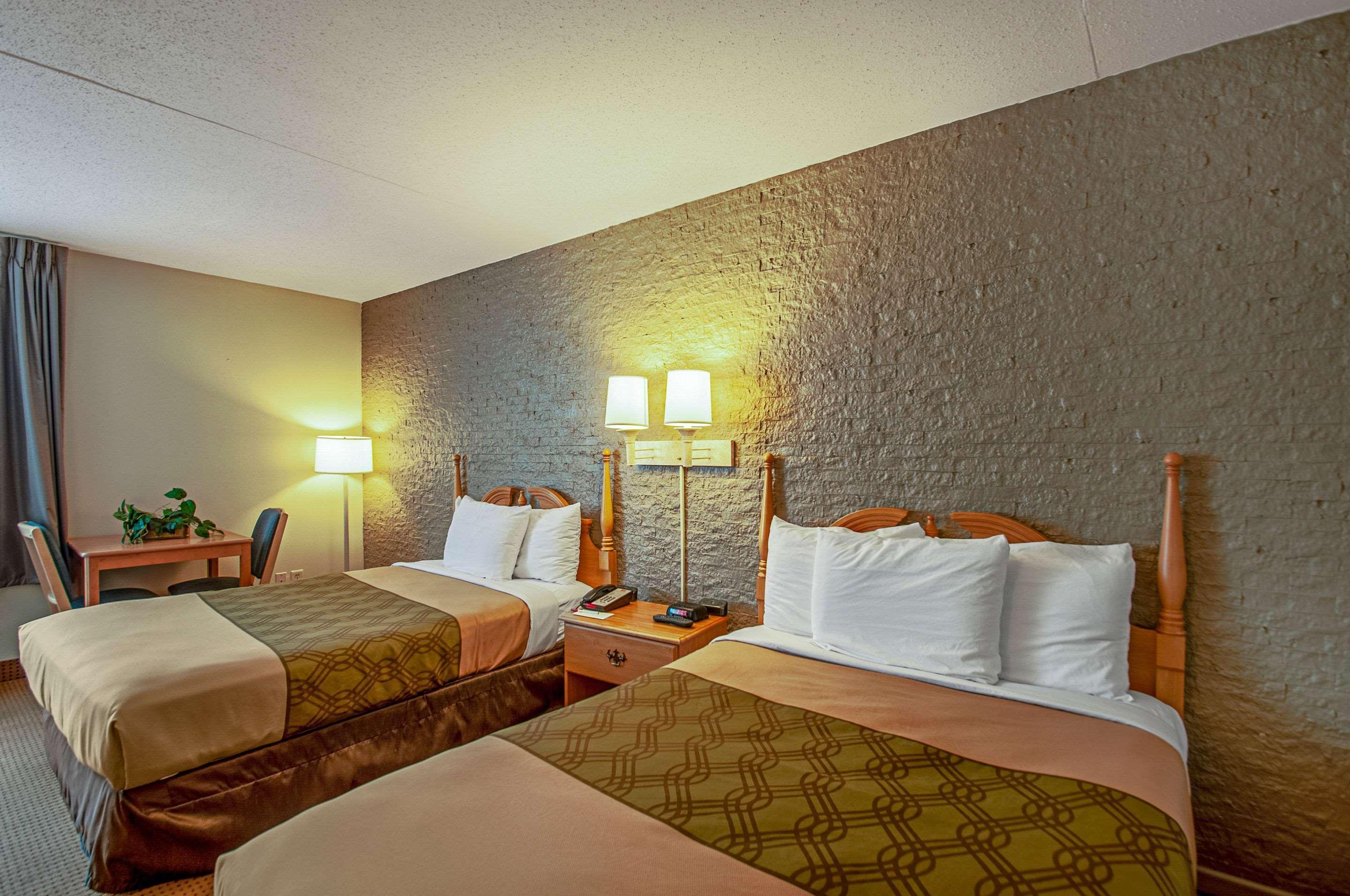 Econo Lodge Metro Arlington Exterior photo
