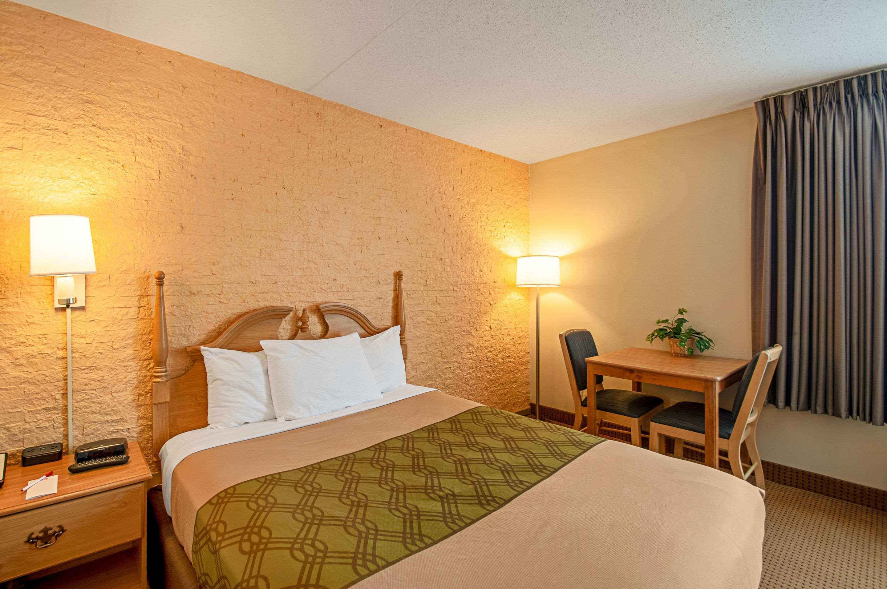 Econo Lodge Metro Arlington Exterior photo