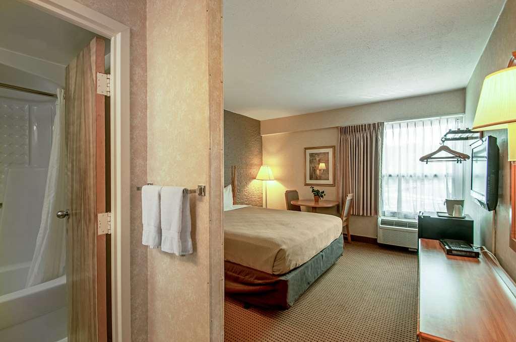 Econo Lodge Metro Arlington Room photo