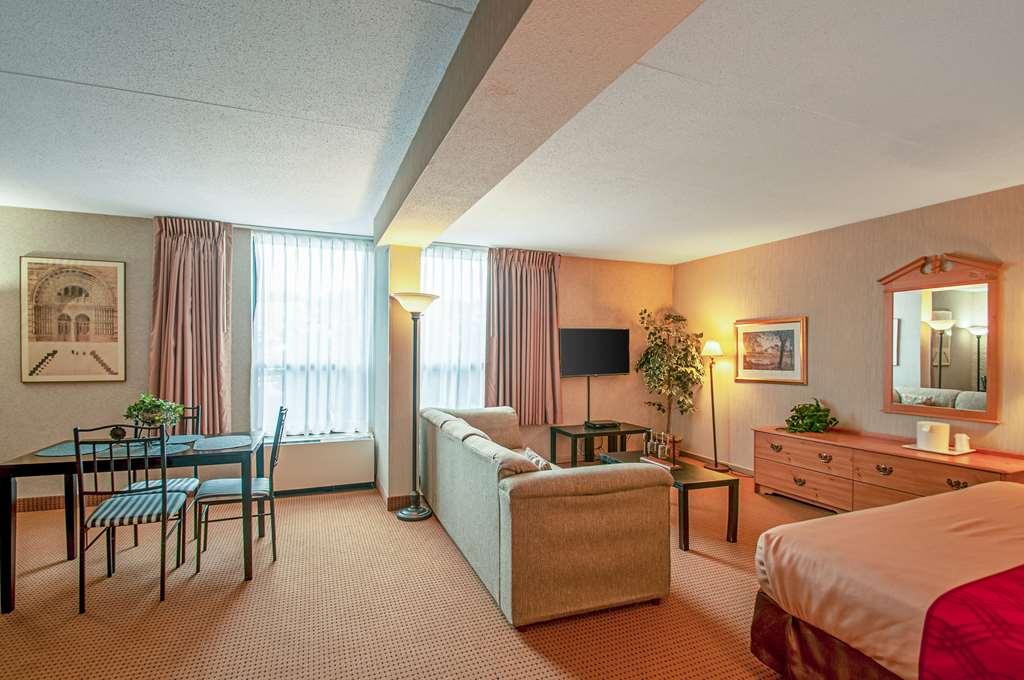 Econo Lodge Metro Arlington Room photo