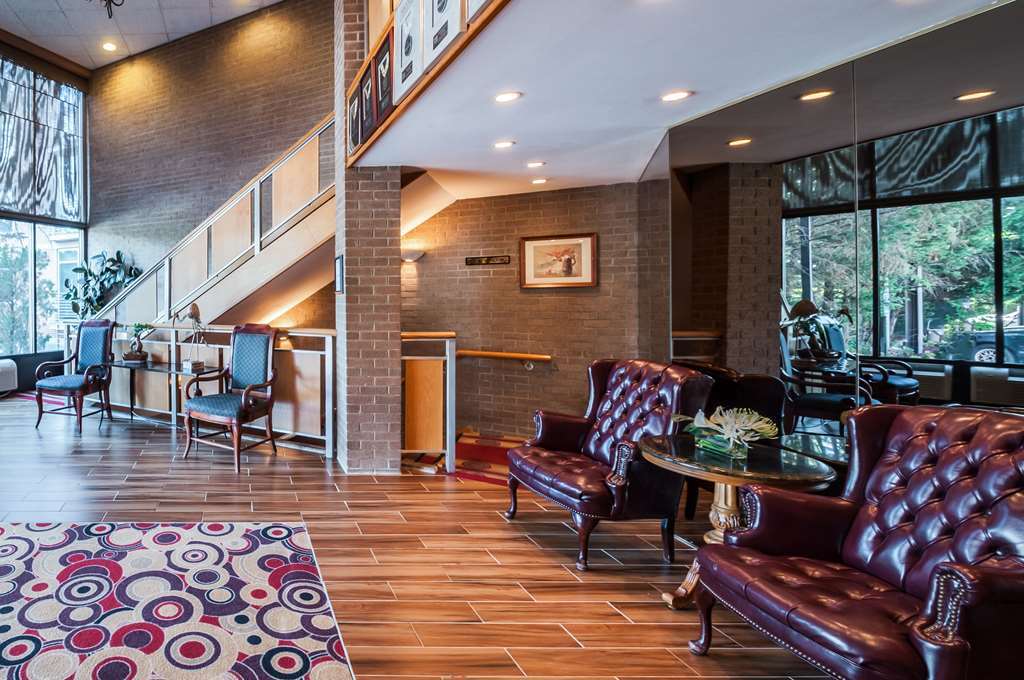 Econo Lodge Metro Arlington Interior photo